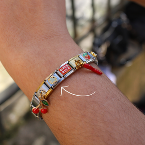 Charm de flor dorada