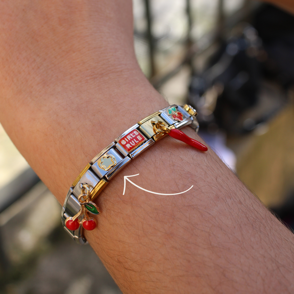 Charm de flor dorada